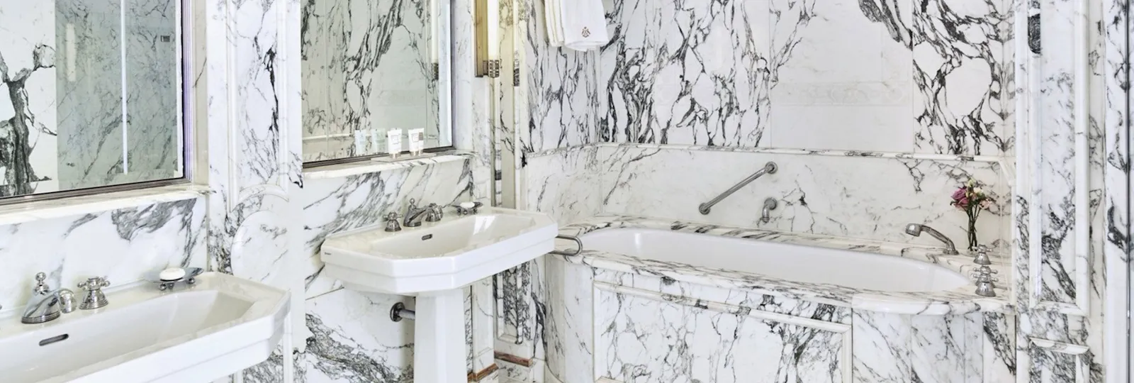 Picture of the Superior Suite Bathroom at Le Meurice